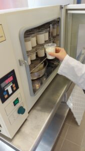 Lire la suite à propos de l’article Contrôler la qualité des yaourts et d’une crème hydratante en 2nde Pro Laboratoire Contrôle Qualité