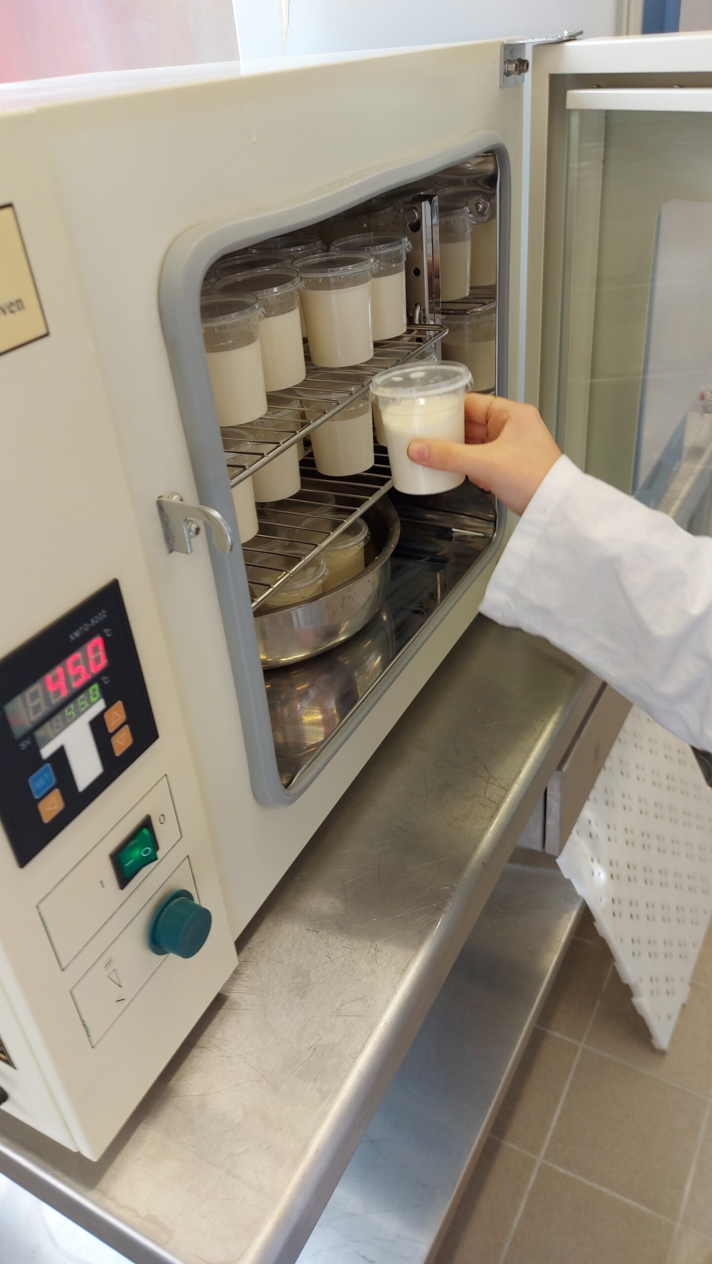 You are currently viewing Contrôler la qualité des yaourts et d’une crème hydratante en 2nde Pro Laboratoire Contrôle Qualité