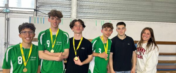 Nos élèves sont champions académiques de badminton !