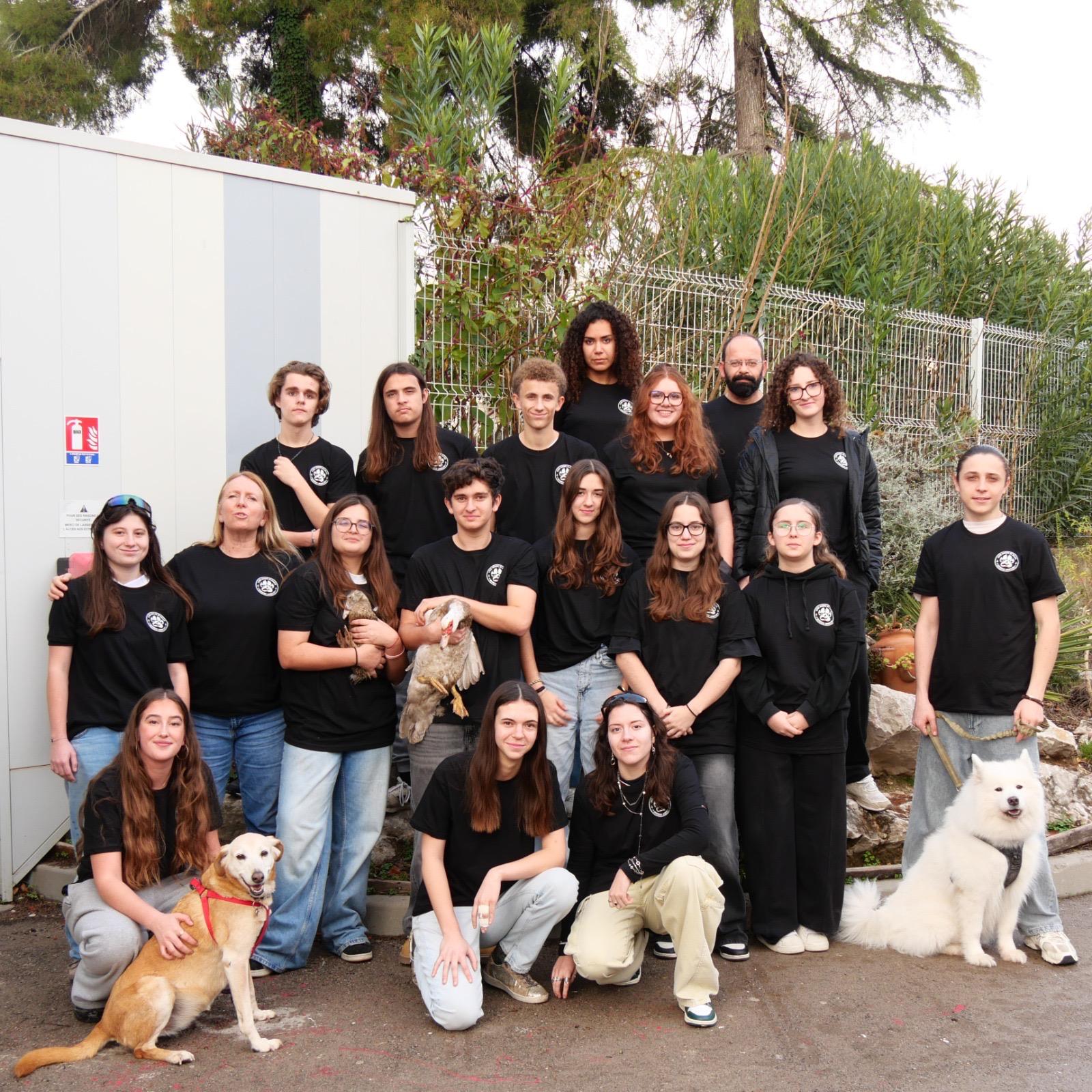 You are currently viewing Les soigneurs animaliers fiers de leurs T-shirts personnalisés