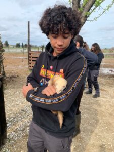 Lire la suite à propos de l’article Les soigneurs animaliers de première terminent leur année chez Justine